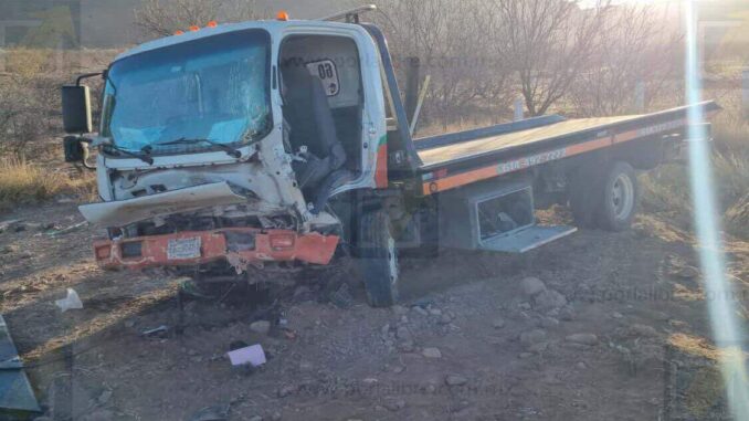 chofer-de-grua-resulta-lesionado-en-accidente-en-carretera-delicias-chihuahua.jpeg Chofer de grúa resulta lesionado en accidente en carretera Delicias-Chihuahua