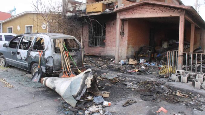 retira-municipio-ocho-toneladas-de-basura-en-vivienda-siniestrada-al-norte-de-la-ciudad.jpeg Retira municipio ocho toneladas de basura en vivienda siniestrada al norte de la ciudad