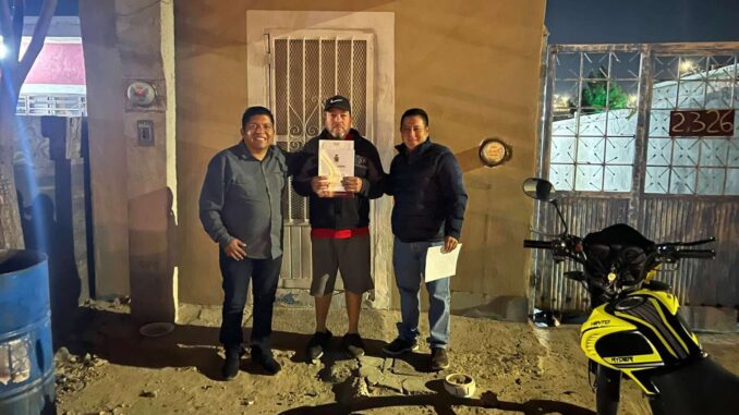 entregan-titulos-de-propiedad-en-la-colonia-juanita-luna.jpeg Entregan títulos de propiedad en la colonia Juanita Luna