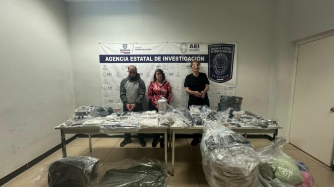 capturan-en-operativo-conjunto-a-pareja-de-adultos-mayores-y-otro-sujeto-con-gran-cantidad-de-droga-y-arsenal-en-juarez.jpg Capturan en Operativo Conjunto a pareja de adultos mayores y otro sujeto con gran cantidad de droga y arsenal en Juárez