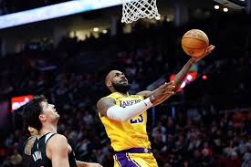 Es LeBron James histórico encestador de la NBA