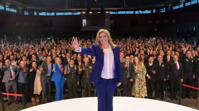 tienen-gobernadora-y-tienen-mucho-gobierno-seguiremos-siendo-un-referente-en-el-pais-maru-campos-a-parralenses.jpg Tienen Gobernadora y tienen mucho Gobierno; seguiremos siendo un referente en el país: Maru Campos a parralenses