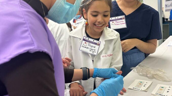 Implementa la UACH el programa “Jugando con el ADN: Niñas y niños descubren la ciencia de manera divertida”.