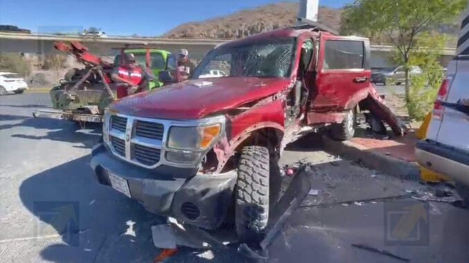 choque-en-vialidad-sacramento-y-teofilo-borunda-deja-a-una-mujer-lesionada.jpeg Choque en Vialidad Sacramento y Teófilo Borunda deja a una mujer lesionada