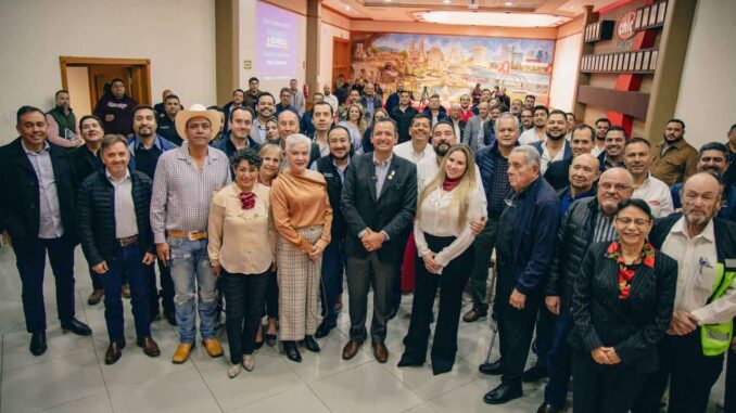 recibe-alcalde-bonilla-y-presidenta-del-dif-municipal-cheque-de-cmic-para-construccion-de-casa-hogar.jpeg Recibe Alcalde Bonilla y presidenta del DIF Municipal cheque de CMIC para construcción de casa hogar