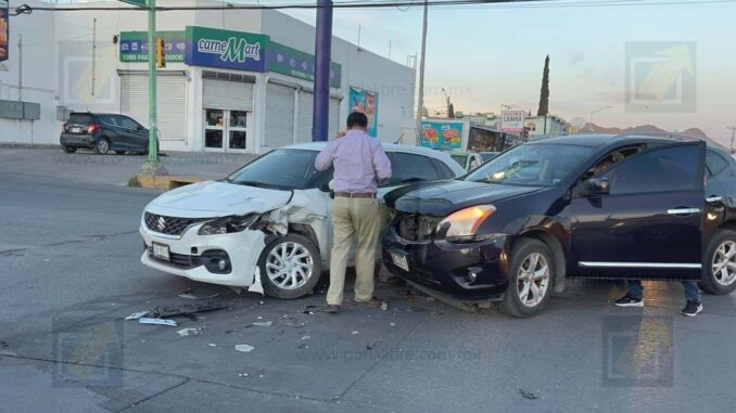 choque-entre-dos-vehiculos-provoca-caos-vial-en-la-juan-escutia.jpeg Choque entre dos vehículos provoca caos vial en la Juan Escutia