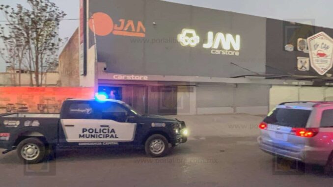 detienen-a-un-hombre-que-intento-robar-una-patrulla-de-la-policia-vial.jpeg Detienen a un hombre que intentó robar una patrulla de la policía vial