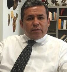 Washington lanza la piedra y esconde la jeringa. 2.ª de 2 partes. Por. Luis Villegas Montes.