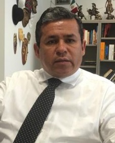 Washington lanza la piedra y esconde la jeringa. 2.ª de 2 partes. Por. Luis Villegas Montes.