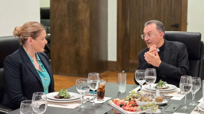 maru-campos-recibe-visita-de-cortesia-del-nuncio-apostolico-en-mexico-monsenor-joseph-spitieri.jpeg Maru Campos recibe visita de cortesía del nuncio apostólico en México, Monseñor Joseph Spitieri