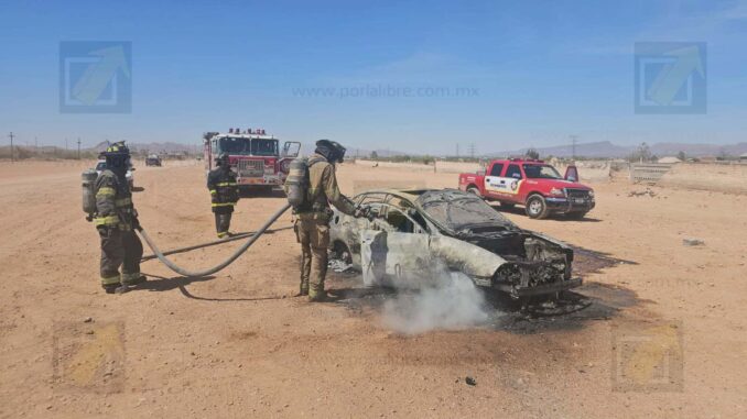 vehiculo-fue-consumido-por-el-fuego-a-las-afueras-del-panteon-de-carrizalillo.jpeg Vehículo fue consumido por el fuego a las afueras del panteón de Carrizalillo