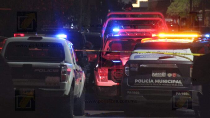 mujer-es-asesinada-a-balazos-al-llegar-a-su-domicilio-en-la-colonia-insurgentes.jpg Mujer es asesinada a balazos al llegar a su domicilio en la colonia Insurgentes