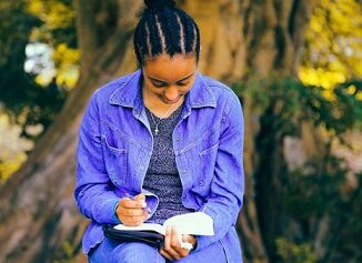 La lectura de la Biblia aumenta entre sorprendentes sectores de la población, según estudio