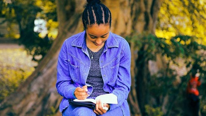La lectura de la Biblia aumenta entre sorprendentes sectores de la población, según estudio