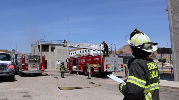 realizaron-bomberos-mega-simulacro-en-nuevas-instalaciones-del-isscuu.jpeg Realizaron bomberos mega simulacro en nuevas instalaciones del ISSCUU