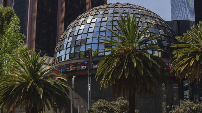 bmv-baja-1-11-y-el-peso-se-deprecia-en-medio-de-las-caidas-globales.jpg BMV baja 1.11% y el peso se deprecia en medio de las caídas globales