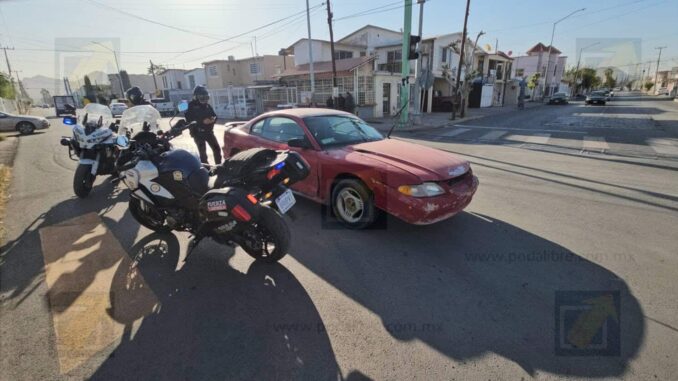 abandonan-vehiculo-en-sentido-contrario-sobre-avenida-zaragoza.jpeg Abandonan vehículo en sentido contrario sobre avenida Zaragoza