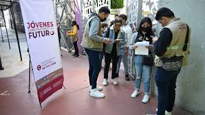 quienes-se-pueden-registrar-al-apoyo-mensual-para-jovenes-que-te-da-mas-de-7-mil-500-pesos-y-seguro-social-en-el-imss.jpg ¿Quiénes se pueden registrar al apoyo mensual para jóvenes que te da más de 7 mil 500 pesos y seguro social en el IMSS?