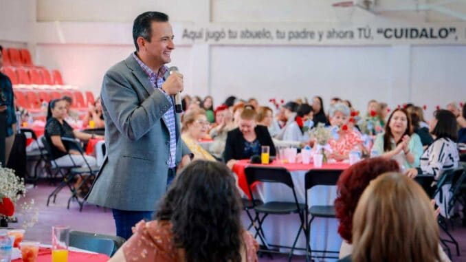 Convive Marco Bonilla con mamás militantes del PRI; reconoce su trabajo