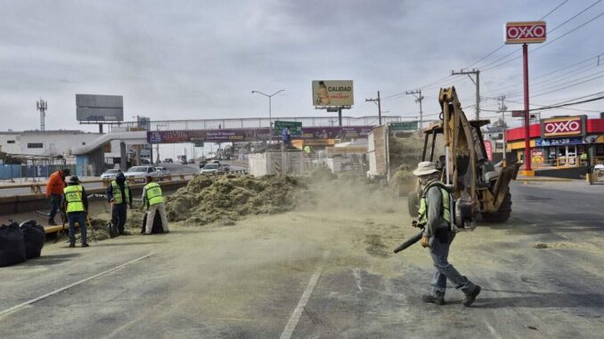 realiza-municipio-limpieza-de-pastura-despues-de-accidente-en-periferico-de-la-juventud.jpeg Realiza municipio limpieza de pastura después de accidente en periférico De la Juventud