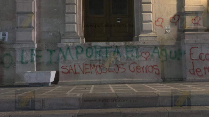 realizan-pintas-en-la-parte-trasera-del-palacio-de-gobierno-senalan-al-grupo-salvemos-los-cerros.jpeg Realizan pintas en la parte trasera del Palacio de Gobierno; señalan al grupo “Salvemos los Cerros”