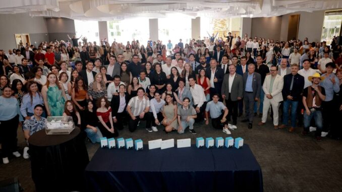 jovenes-pieza-clave-para-la-competitividad-alcalde-bonilla-a-estudiantes.jpeg Jóvenes pieza clave para la competitividad: alcalde Bonilla a estudiantes