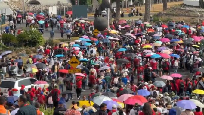 maestros-de-la-cnte-regresan-al-zocalo-tras-colapsar-al-aicm.jpg Maestros de la CNTE regresan al zócalo tras colapsar al AICM