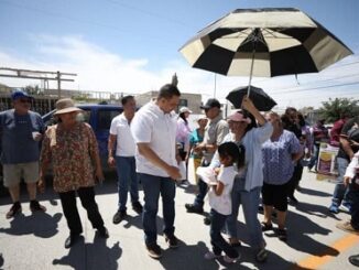 Entrega Alcalde Cruz Pérez Cuéllar pavimentación de calles Fresa y Aceituna Negra