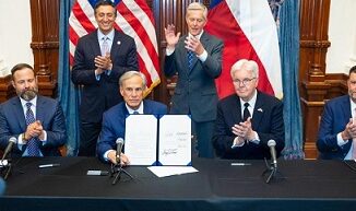 Texas sigue contra los migrantes y podría quitarles este derecho que ha salvado a muchos