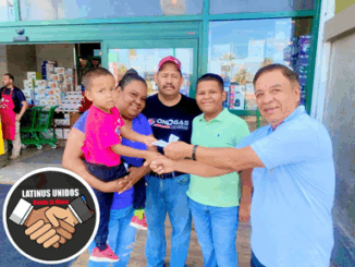 Latinos Unidos dando la mano entrega tarjetas de apoyo a tres familias Ojinaguenses de escasos recursos económicos