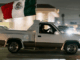 La bandera mexicana se convierte en un potente símbolo de protesta en Los Ángeles