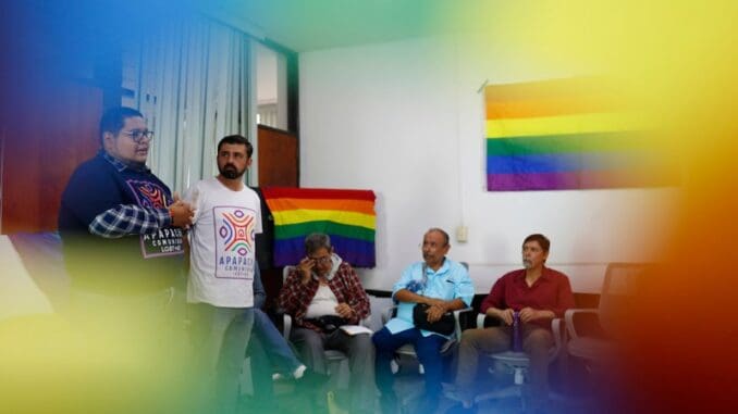 comunidad-gay-de-adultos-mayores.jpg