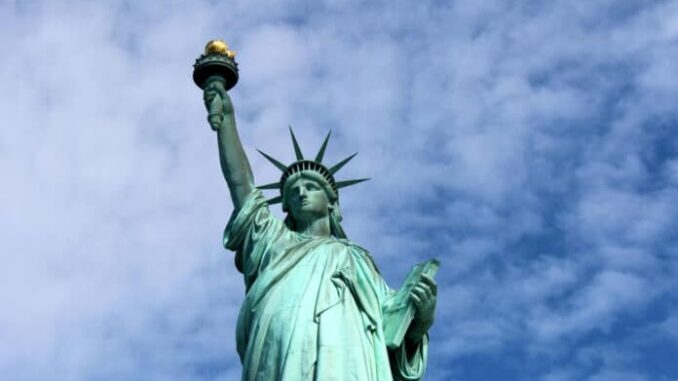 estatua-de-la-libertad-nueva-york-eeuu-696x464.jpg