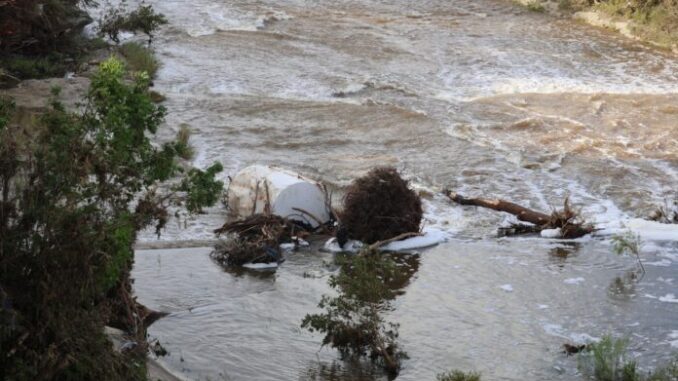 texas-mas-de-161-desaparecidos-y-al-menos-109-muertos-tras-inundaciones-696x464.jpg