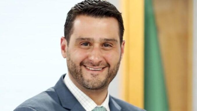 arturo-serrano-meneses-removido-como-contralor-de-la-fgr-696x429.jpg