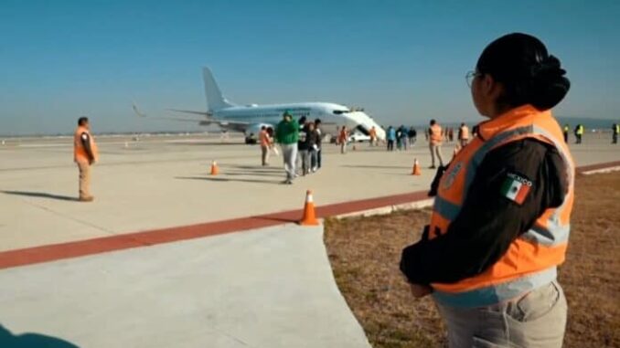 connacionales-mexicanos-repatriados-mexico-te-abraza-eeuu-696x464.jpg