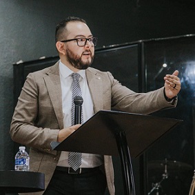 Pastor-Omar-Garcia.jpg