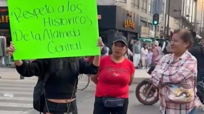bloqueo-comerciantes-avenida-juarez-cdmx-20dic25-696x464.jpg
