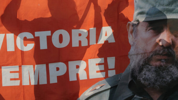 manifestantes-exigen-al-gobierno-de-mexico-sostener-apoyo-a-cuba-4-1024x678.jpg