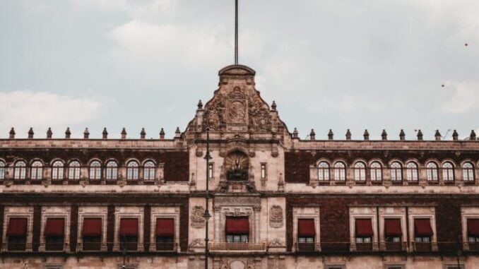 palacio-nacional-mexico-4-696x392.jpg
