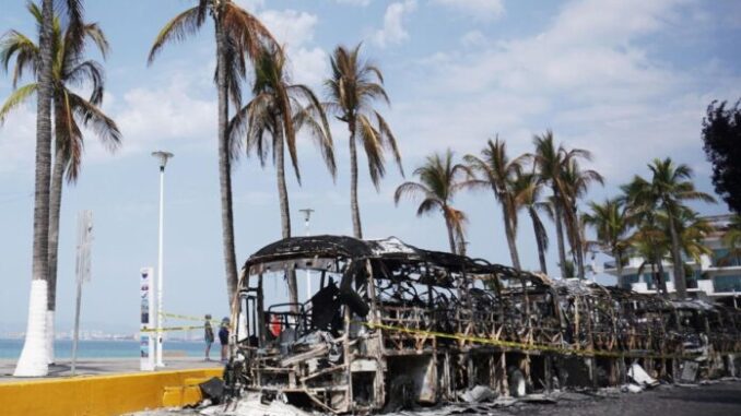 violencia-en-puerto-vallarta-por-abatimiento-de-el-mencho-696x429.jpg