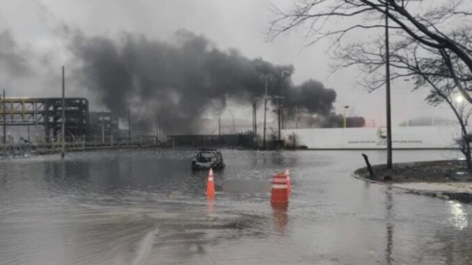 incendio-refineria-dos-bocas-tabasco-17mar26-696x464.jpg