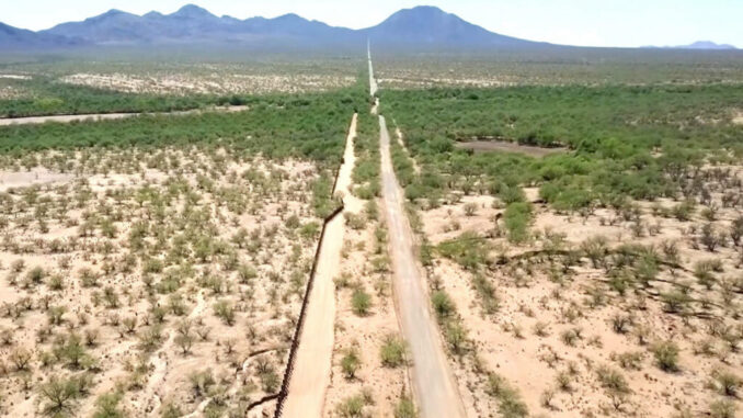 nacion-indigena-denuncia-que-muro-de-trump-amenaza-sitios-sagrados-en-arizona-2-1024x631.jpg